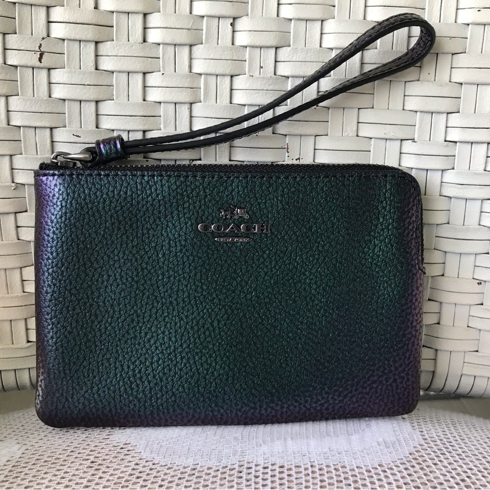 NWOT Coach Hologram Oil Slick Mermaid Wristlet